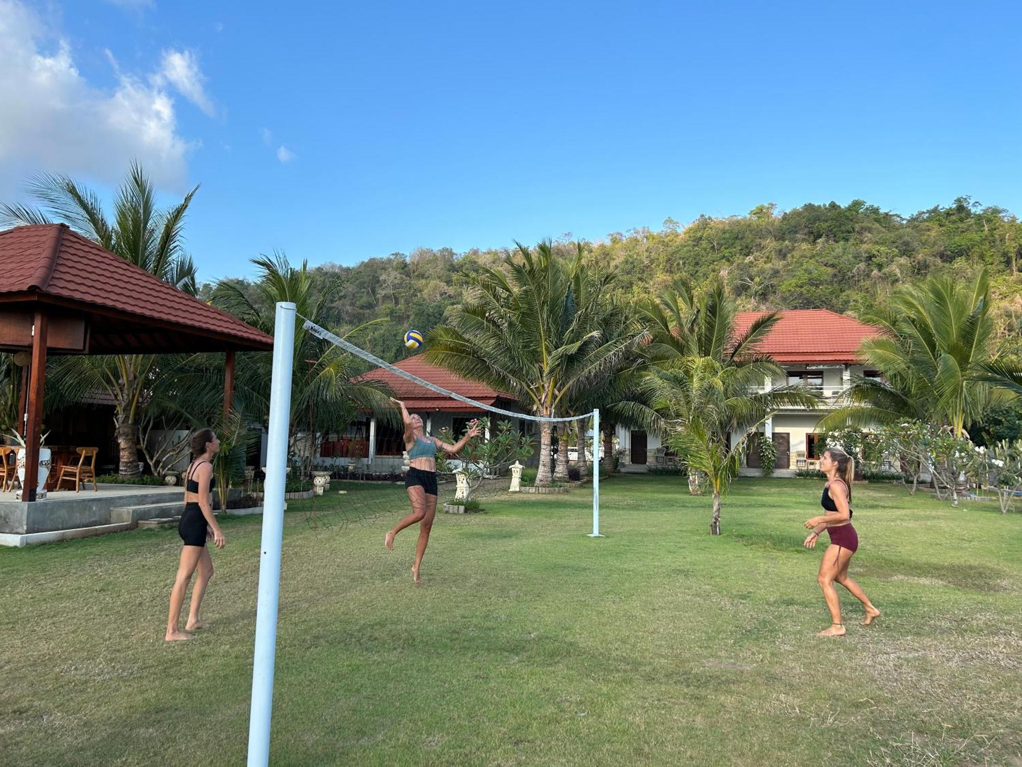 Mama Nings Beach Hotel Sekongkang Luaran gambar