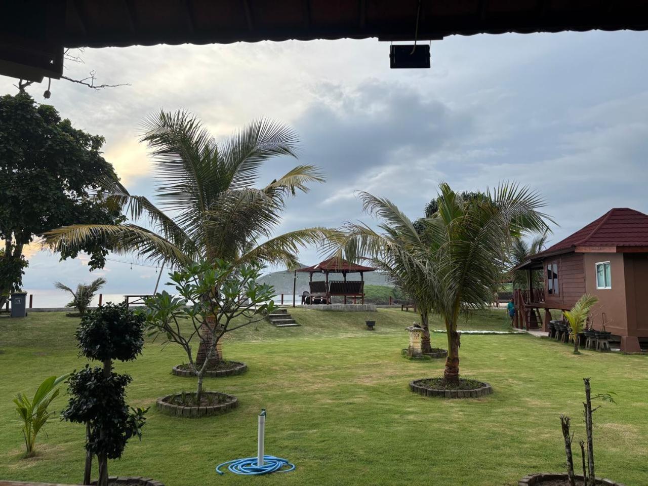 Mama Nings Beach Hotel Sekongkang Luaran gambar